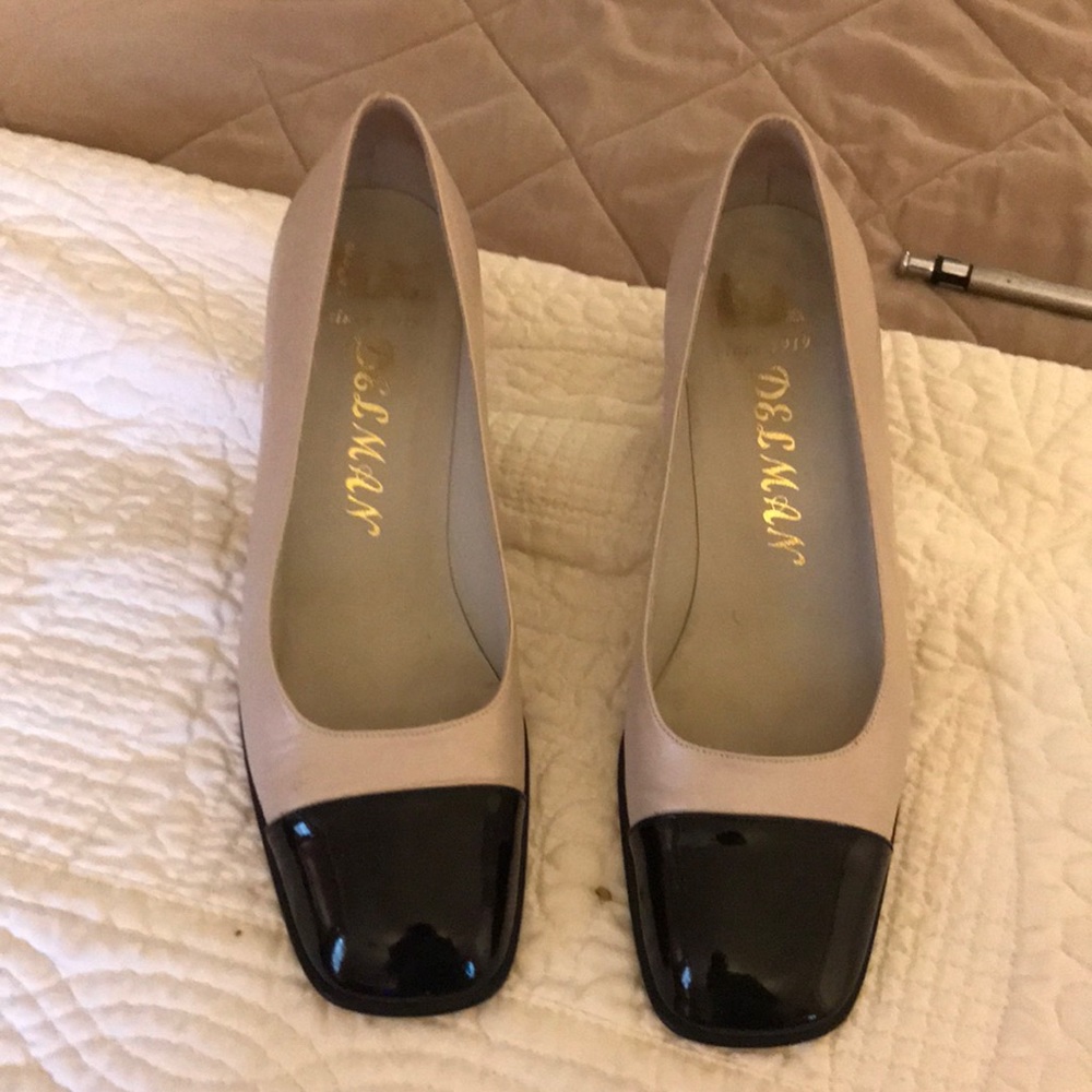 Delman size 7 cream/black tip pumps.